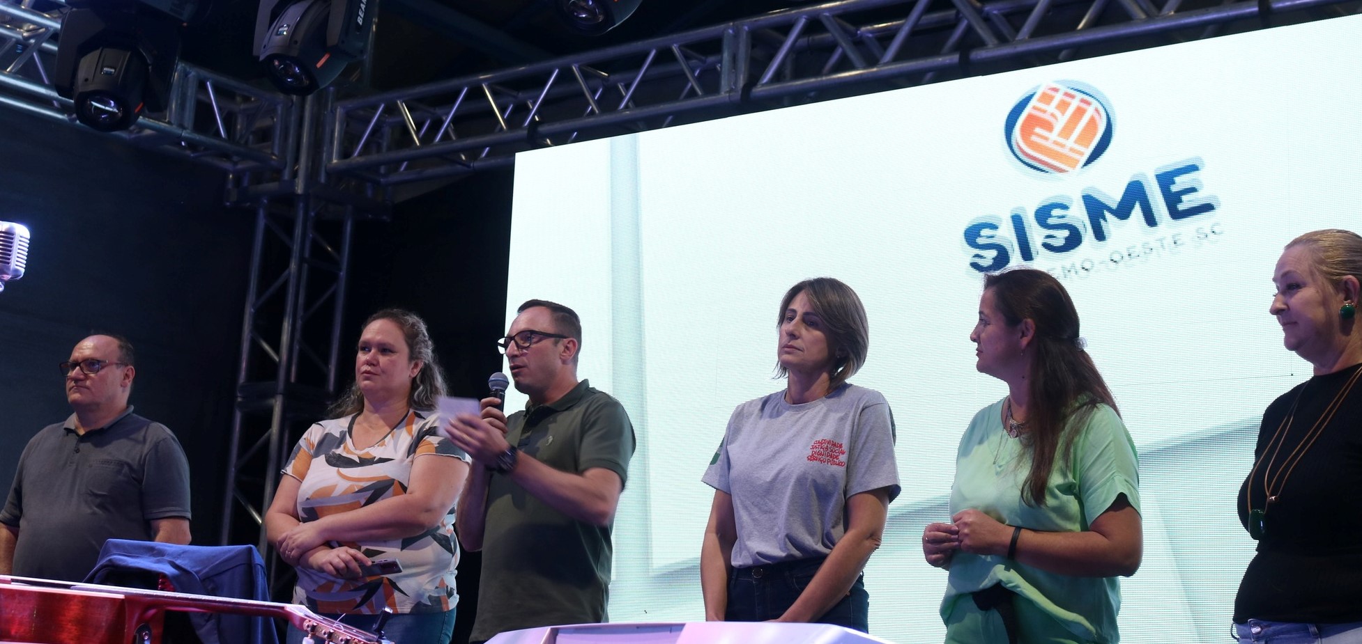 Confira algumas imagens da atividade cultural feita na praça central realizada no dia 30 de abril