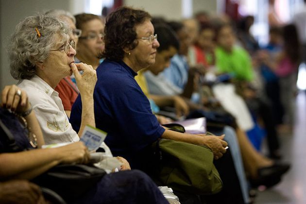 Aposentar-se aos 65 anos ou contribuir por 49 anos e garantir um valor melhor?